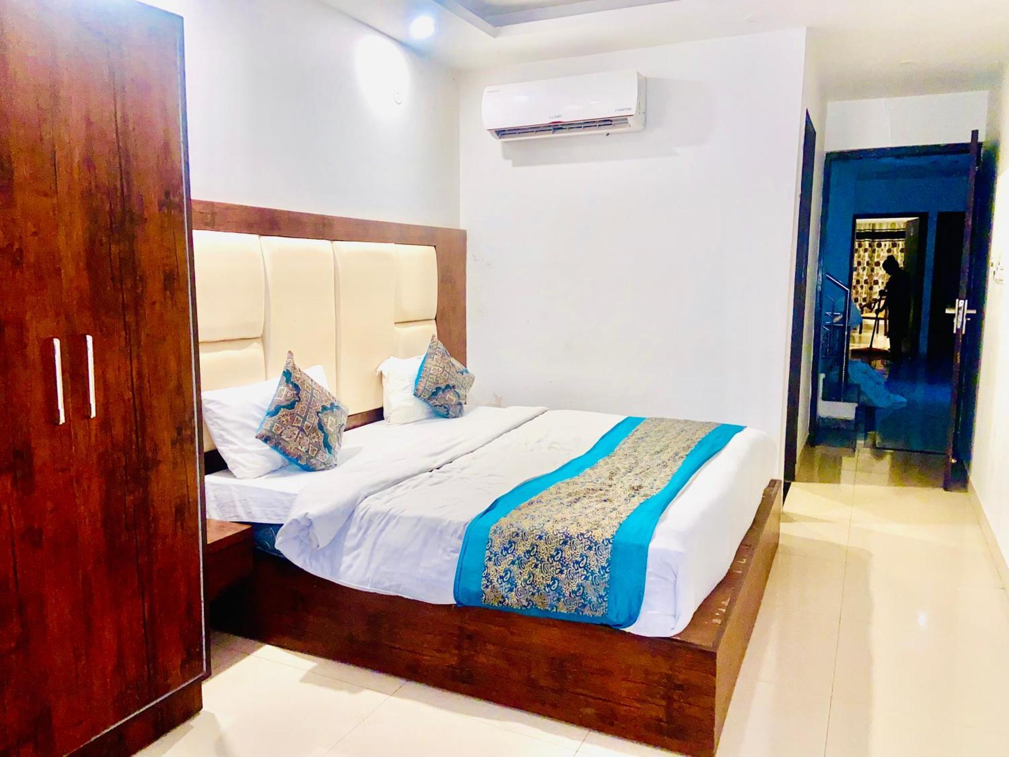 Tark A Family Near Igi Airport Delhi 4*